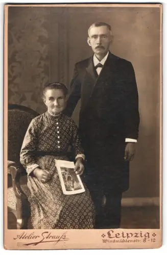 Fotografie Atelier Strauss, Leipzig, Windmühlenstr. 8-12, Paar im klassischen Sonntagsstaat