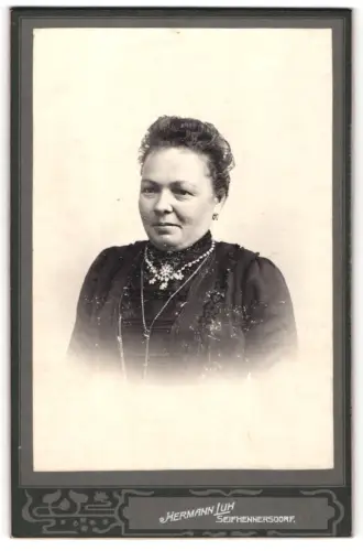 Fotografie Hermann Luh, Seifhennersdorf, Portrait einer Dame