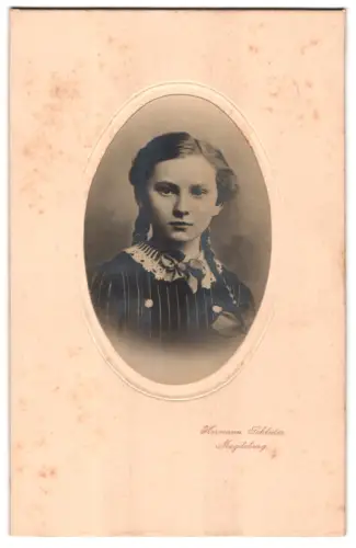 Fotografie Hermann Schlüter, Magdeburg, Porträt eines Mädchens