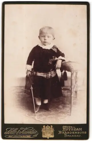 Fotografie Selle & Kuntze, Potsdam, Schwertfegerstr. 14, Kind mit Spazierstock