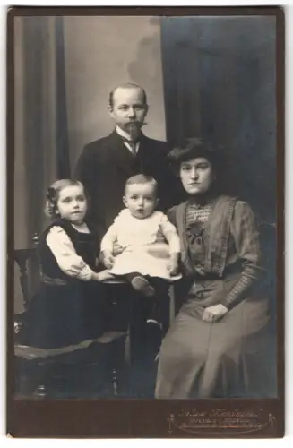 Fotografie Max Hentschel, Dresden, Reisewitzerstrasse, Porträt einer Familie