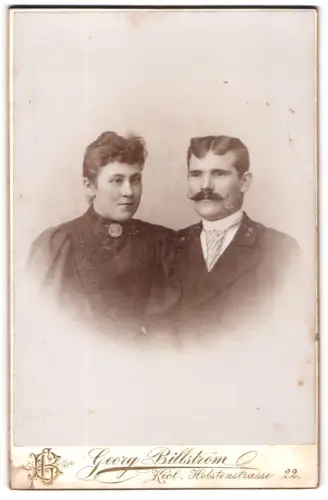 Fotografie Georg Billström, Kiel, Holstenstrasse 22, Paar in eleganter Kleidung