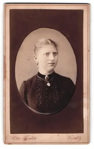 Fotografie Otto Faehte, Görlitz, Grüner Graben 29, Porträt einer Dame