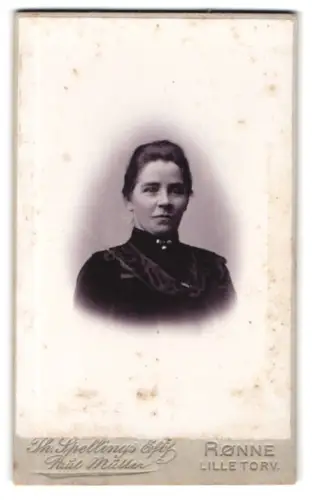 Fotografie Paul Müller, Rønne, Lille Torv, Porträt einer Frau