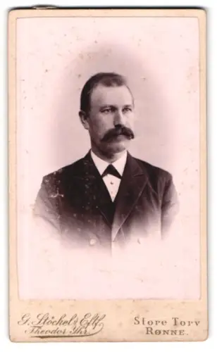 Fotografie G. Stöckel`s Eftf., Ronne, Store Torv, Porträt eines Mannes