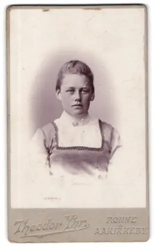 Fotografie Theodor Yhr, Rønne, Porträt einer jungen Frau