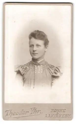 Fotografie Theodor Yhr, Rønne, Porträt einer Dame