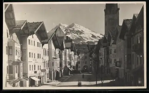 AK Kitzbühel, Hauptstrasse mit Eisenwarenhandlung von A. Werner, Goldschmied Messner, Gasthof Kindl vormals Dalmer