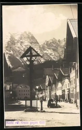 AK Kuchl, Platz mit Flurkreuz gegen Göll