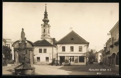 AK Pöchlarn-Stadt /N. Ö., Strassenpartie mit Kirche