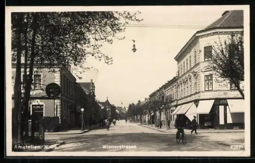 AK Amstetten, Wienerstrasse mit Geschäften