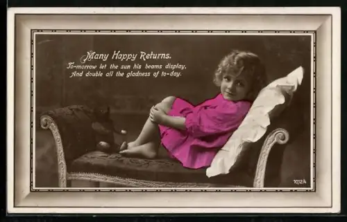 AK Junges Kind sitzt mit einem Teddy auf einer Bank