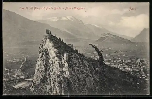 AK Arco, Castell mit Blick auf Monte Baldo und Monte Maggiore
