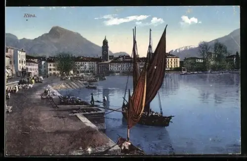 AK Riva, Uferpartie mit Fischerboot