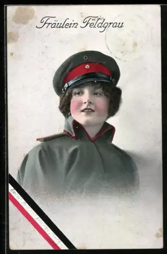 AK Fräulein Feldgrau mit Schirmkappe