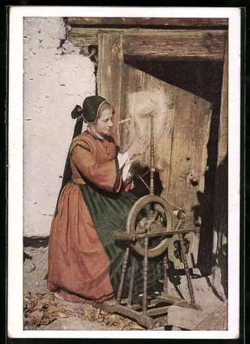 AK Maltatal, Frau in einer Kärntner Tracht am Spinnrad