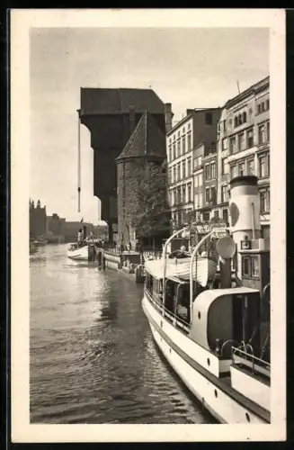 AK Danzig, Dampfer am Krantor