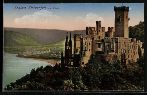AK Schloss Stolzenfels am Rhein, Seitenansicht mit anliegenden Wäldern