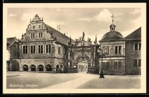 AK Bückeburg, Schlosstor mit Strassenpartie