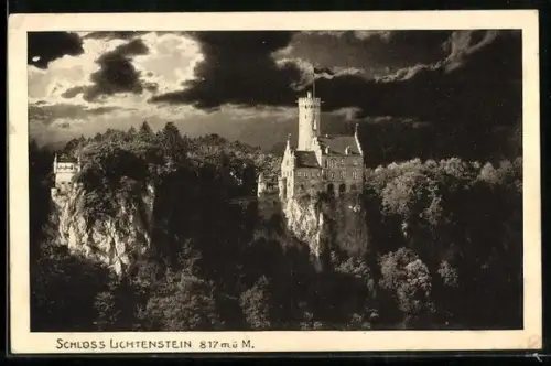 AK Lichtenstein, Blick auf das Schloss Lichtenstein in der Dämmerung