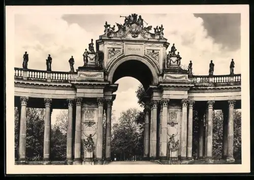 AK Potsdam, Sanssouci, Triumphbogen mit Kolonnaden an den Communs