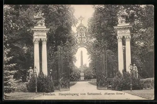 AK Potsdam, Schloss Sanssouci, Haupteingang, das Eiserne Gitter