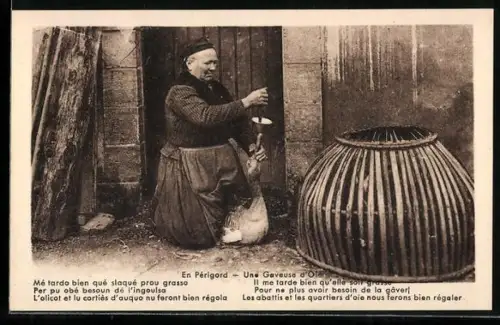 AK Périgord, Une Gaveuse d`Oie, Alte Frau füttert die Gänse, Stopfgans