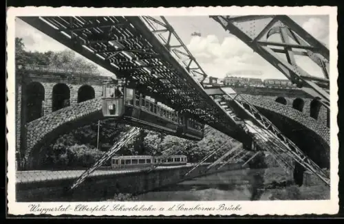 AK Wuppertal-Elberfeld, Sonnborner Brücke, Schwebebahn, Strassenbahn
