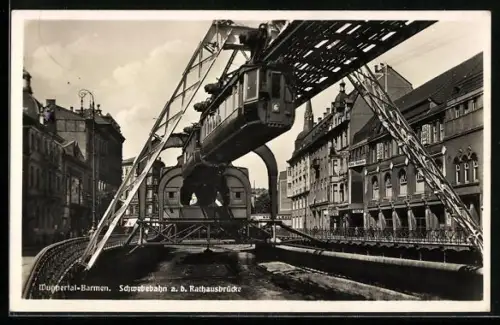 AK Wuppertal, Schwebebahn a. d. Rathausbrücke