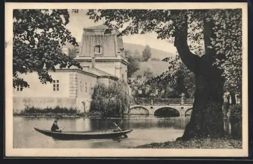 AK Hadersdorf-Weidlingau, Schloss Laudon mit Brücke und Ruderboot