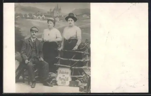 AK Mariazell, Studioaufnahme mit Personen vor Kirchenpanorama