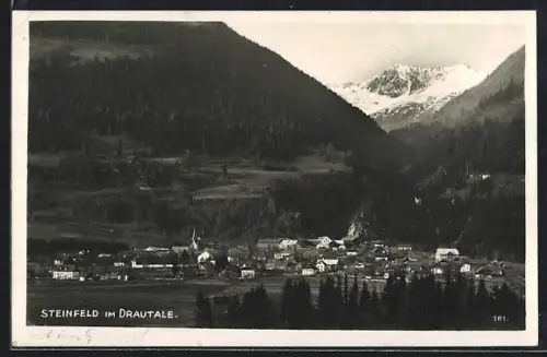 AK Steinfeld im Drautale, Ortsansicht mit Kirche und Bergpanorama