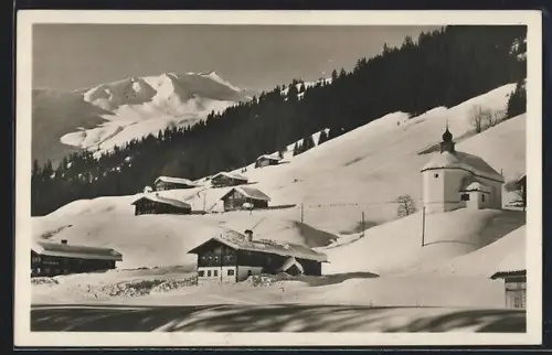 AK Baad, Verschneiter Ort mit Kapelle und Starzeljoch
