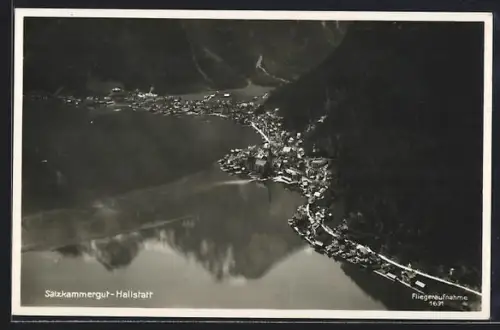 AK Hallstatt /Salzkammergut, Fliegeraufnahme, Orts- und Seepanorama