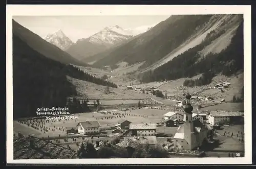 AK Gries im Sellrain, Dorfpanorama mit Kirche und Fernerkogel