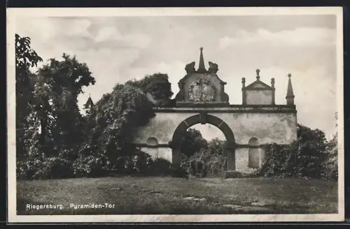 AK Hardegg /N.-Oe., Riegersburg, Pyramiden-Tor