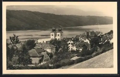 AK Weissenkirchen /Wachau, Ortsansicht von Wösendorf mit Kirche und Donau