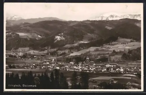AK Krieglach /Steiermark, Panorama mit Kirche und Bergen