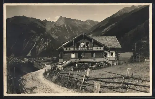 AK Finkenberg /Zillertal, Krölls Privatpension mit Strasse und Ortsblick