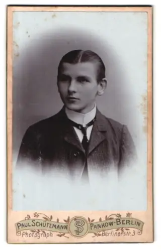 Fotografie Paul Schützmann, Pankow, Berlinerstr. 3, Porträt eines jungen Mannes