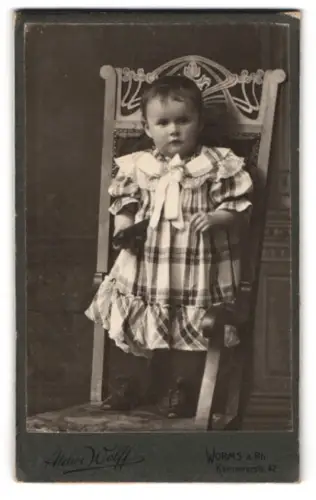 Fotografie Atelier Wolff, Worms a. Rh., Kämmererstr. 42, Porträt eines Kleinkinds