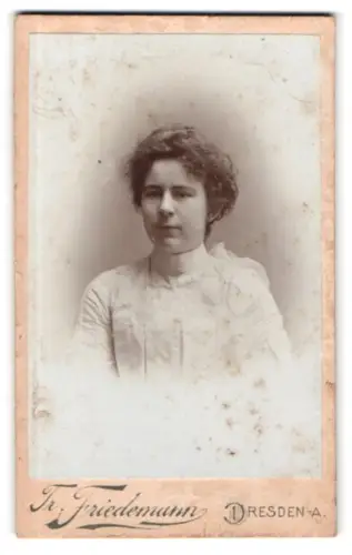 Fotografie Fr. Friedemann, Dresden, Rosenstr. 48, Porträt einer jungen Frau