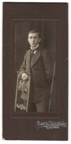 Fotografie Martin Herzfeld, Dresden, Pragerstrasse 7, Porträt eines jungen Mannes