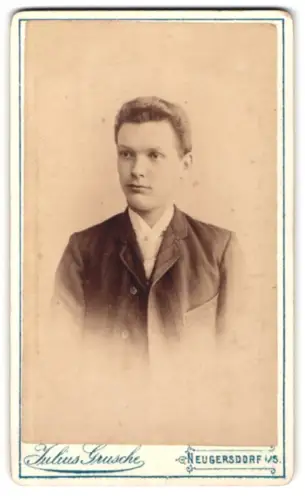 Fotografie Julius Gruschke, Neugersdorf, Porträt eines jungen Mannes