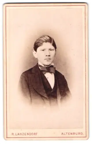 Fotografie R. Lanzendorf, Altenburg, Bernhardstrasse 5, Porträt eines jungen Mannes