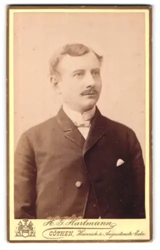 Fotografie H. G. Hartmann, Cöthen, Augustenstrasse, Porträt eines Mannes