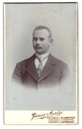 Fotografie James Aurig, Dresden-Blasewitz, Hainstrasse 14, Porträt eines Mannes