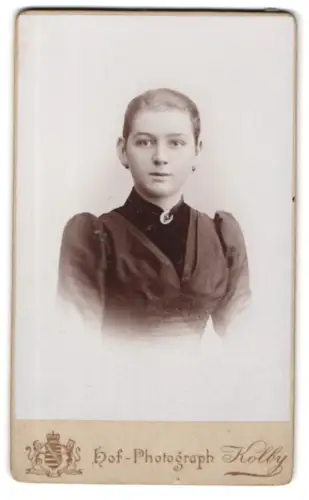 Fotografie Hofphotograph Kolby, Chemnitz, König-Strasse 21, Porträt einer jungen Frau