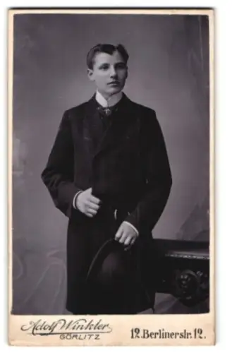 Fotografie Adolf Winkler, Görlitz, Berlinerstrasse 12, Porträt eines jungen Mannes