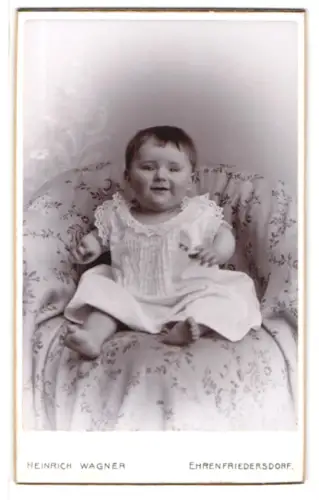 Fotografie Heinrich Wagner, Ehrenfriedersdorf, Chemnitzerstrasse, Kleinkind auf einem Sessel